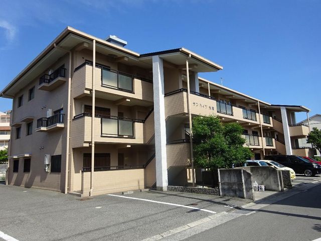 拡大写真：サンハイツ大畑 3階305の外観写真（昼）