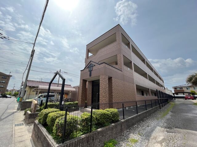 拡大写真:フォレスト カワハラ 3階306の外観写真(昼)