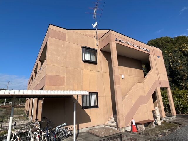 拡大写真:ウルノアパートメントハウス796 2階201の外観写真(昼)