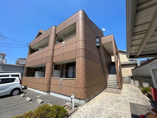 拡大写真:ヴィラ ハピラパナ 2階203の外観写真(昼)