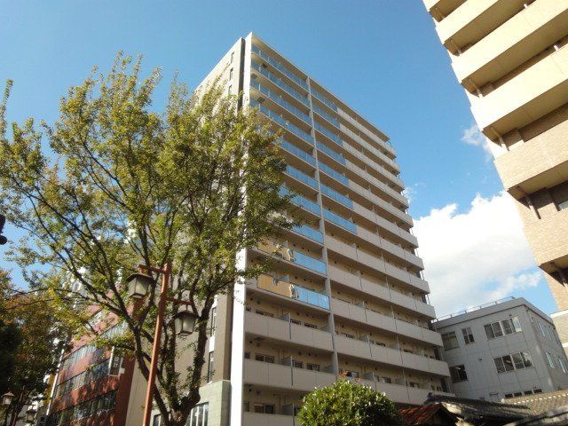 拡大写真：マイアトリア栄 4階401の外観写真（昼）
