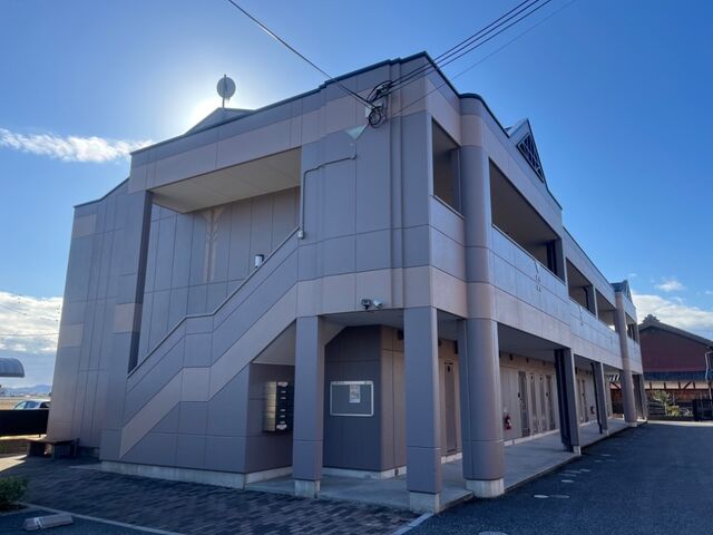 拡大写真:エタニティ 2階208の外観写真(昼)