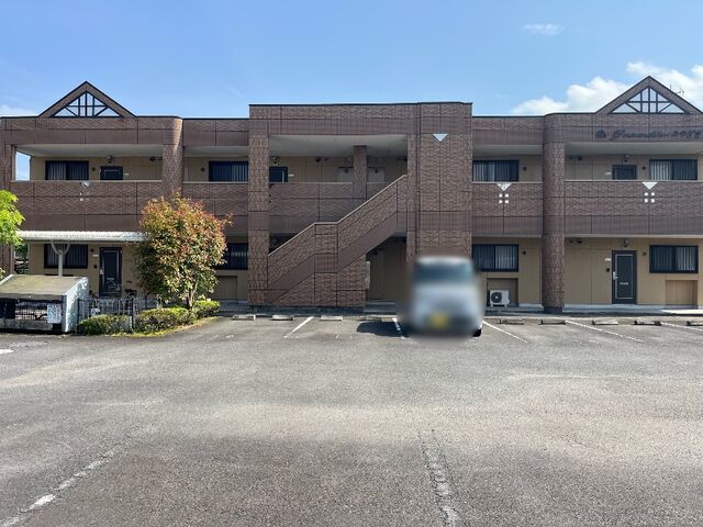 拡大写真：グランディール・みやざき 1階102の外観写真（昼）