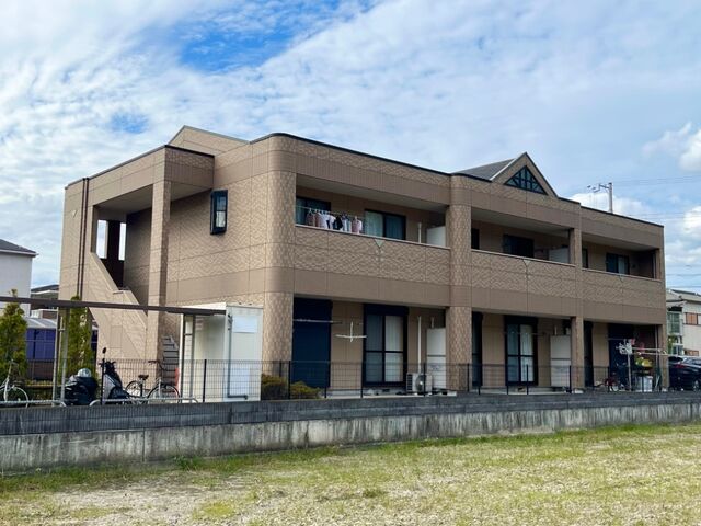 拡大写真：ルミナスコート 1階102の外観写真（昼）