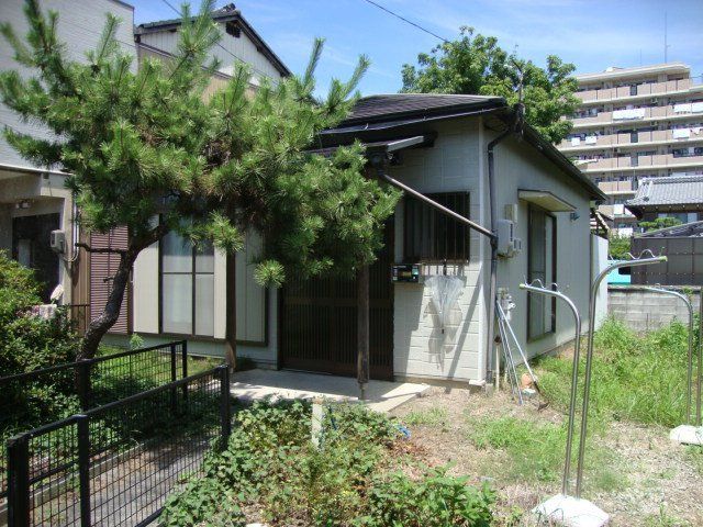 拡大写真:西市町貸家 1階1の外観写真(昼)