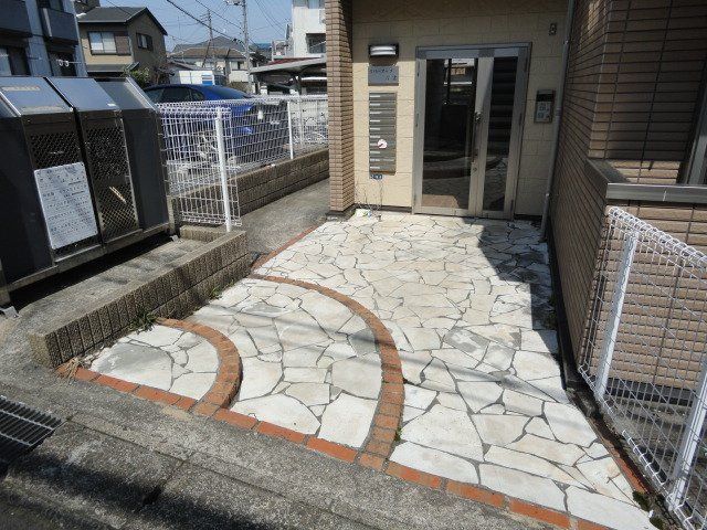 拡大写真:リバーアップ六実 2階201の外観写真(昼)