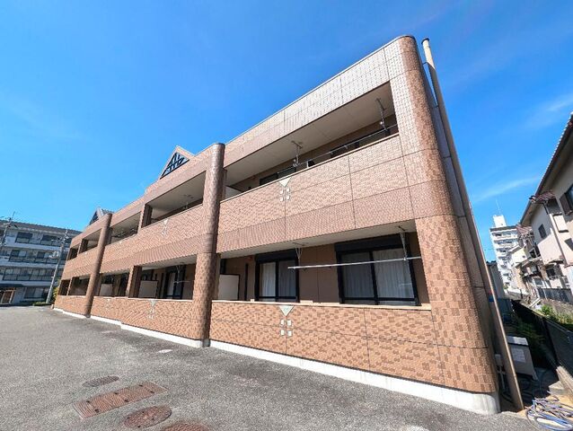 拡大写真:ロイヤルコート 1階103の外観写真(昼)