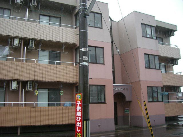 拡大写真:コーポラス中川 3階303の外観写真(昼)