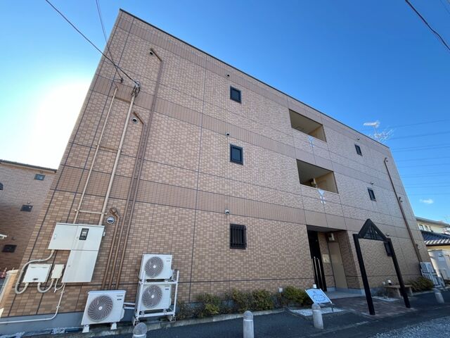 拡大写真:ヴィラ・クレスト 3階302の外観写真(昼)