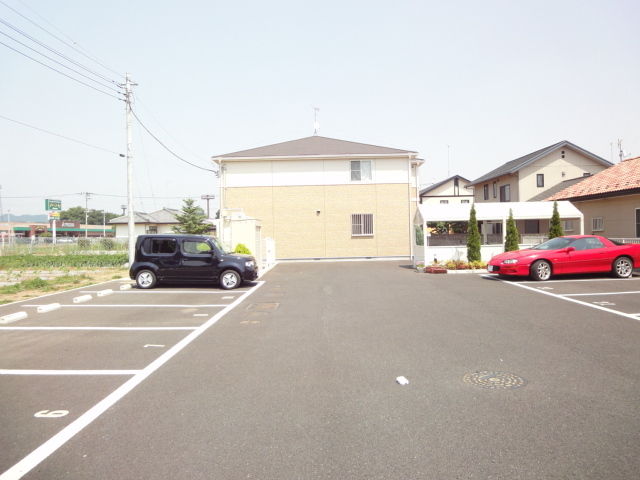 拡大写真:サンヴィレッジ Ⅱ 1階105の外観写真(昼)