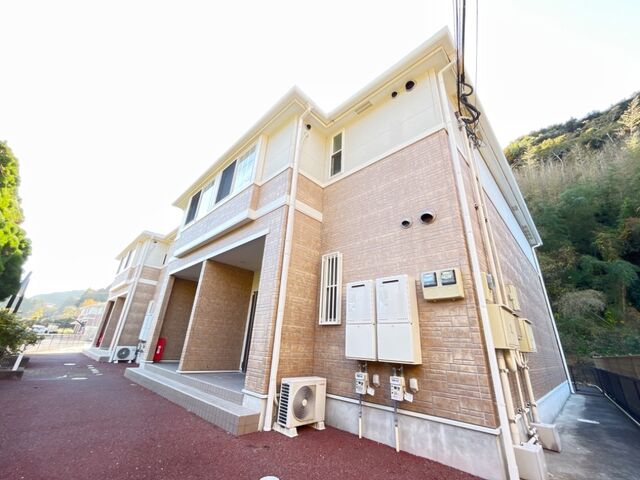 拡大写真:アンフィール 1階102の外観写真(昼)