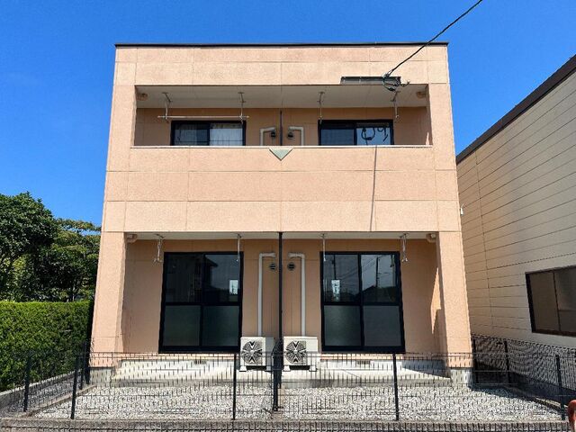 拡大写真:フローラ滑川 1階102の外観写真(昼)