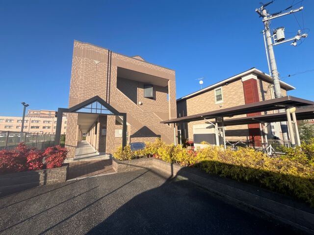 拡大写真：ルピナス ネオコート 2階206の外観写真（昼）