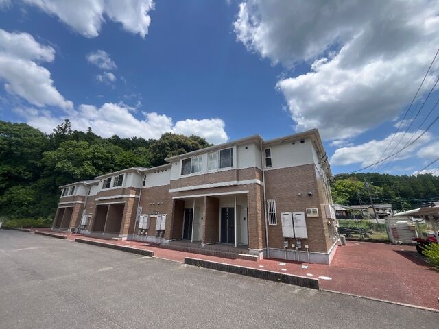 拡大写真：グランドコート　エスポア 2階205の外観写真（昼）