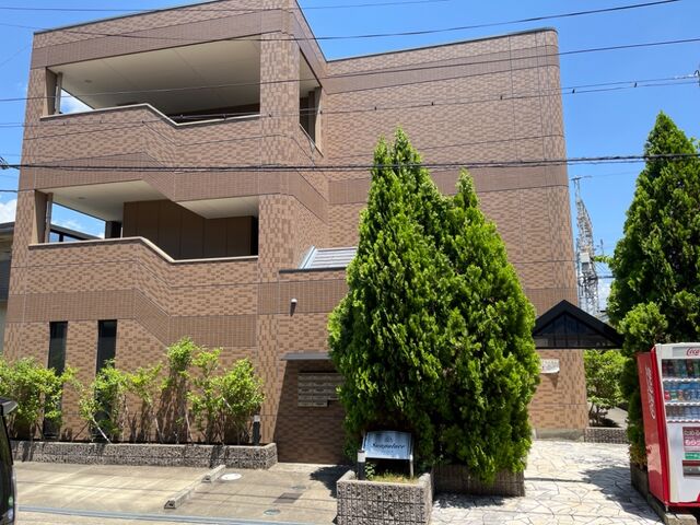 拡大写真:サンパレス 3階301の外観写真(昼)
