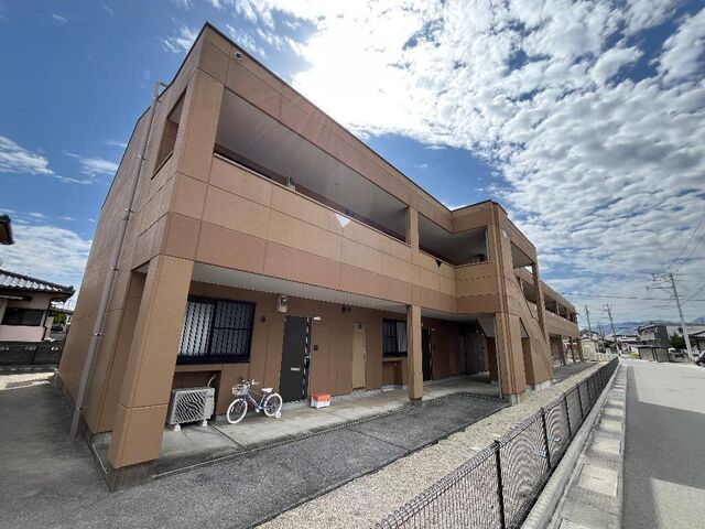 拡大写真:グラシアス 2階207の外観写真(昼)