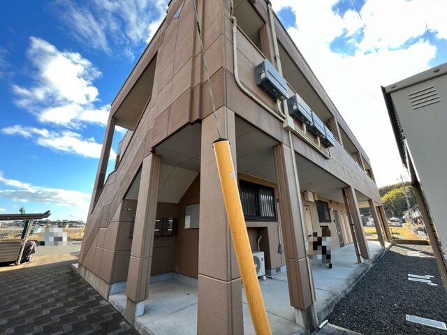 拡大写真:サンハイツ室尾 2階201の外観写真(昼)