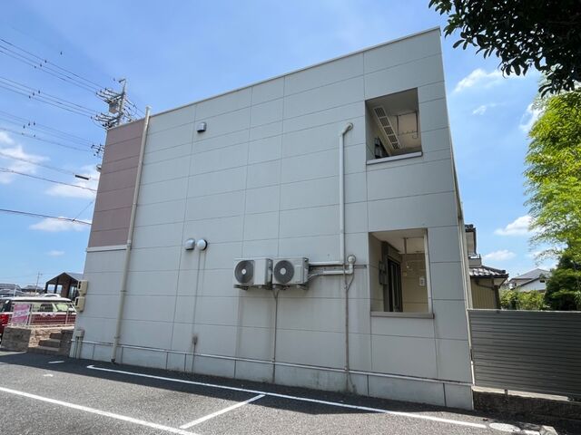 拡大写真：コンフォール池上 1階101の外観写真（昼）