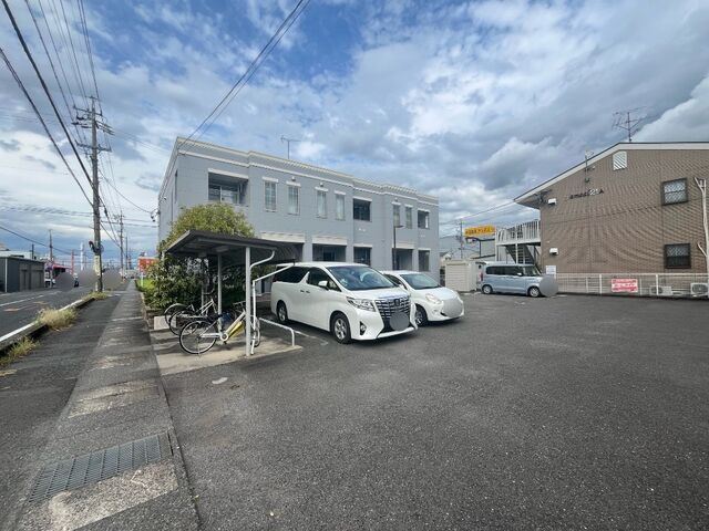 拡大写真:REA 愛(アイ) 2階202の外観写真(昼)