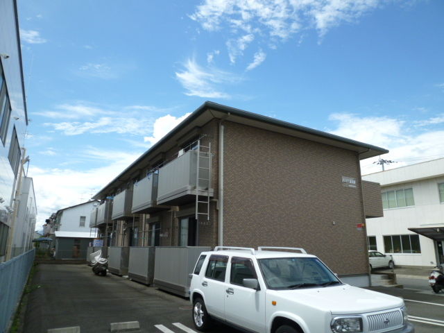 ジュネス南川添の外観