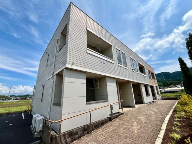 拡大写真:サンシャイン ハイツ 2階202の外観写真(昼)
