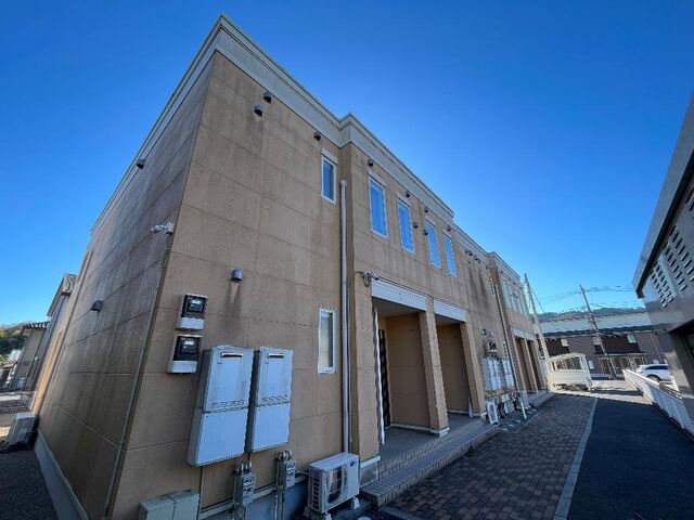 拡大写真:サンパレス 1階102の外観写真(昼)