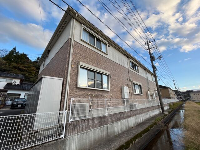 拡大写真:メゾン ドゥ サンマリノ 1階103の外観写真(昼)
