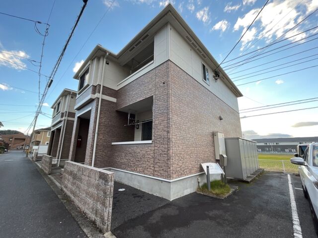 拡大写真:メゾン ドゥ サンマリノ 1階103の外観写真(昼)