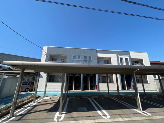拡大写真:Grace Villa(グレイス ヴィラ) 1階101の外観写真(昼)