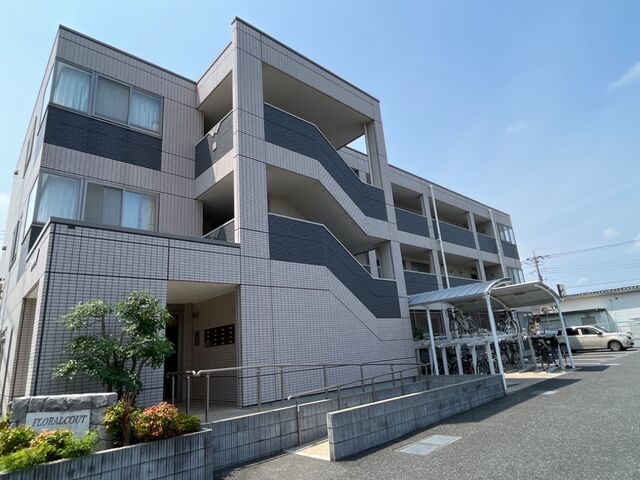 拡大写真：フローラルコート 2階201の外観写真（昼）