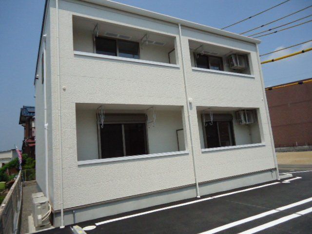 拡大写真:チェリーハウスⅢ 1階101の外観写真(昼)