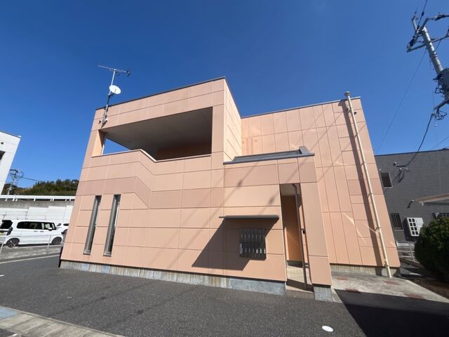 拡大写真:フィオーレ崎岡 1階103の外観写真(昼)