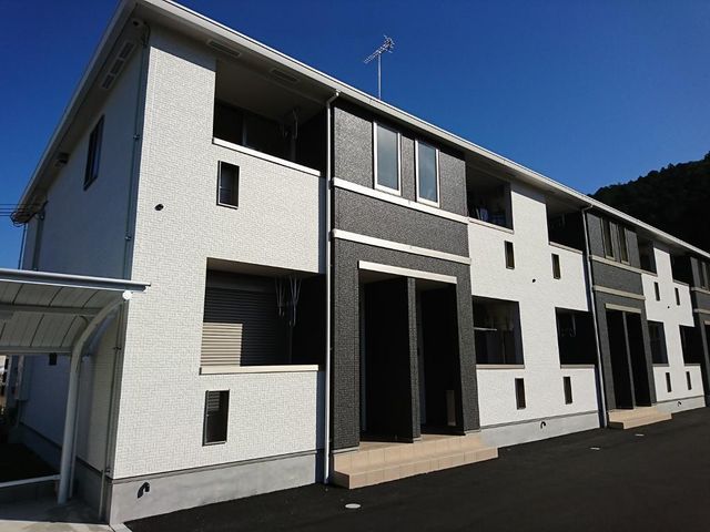 拡大写真:Casa美輪Ⅱ 2階202の外観写真(昼)