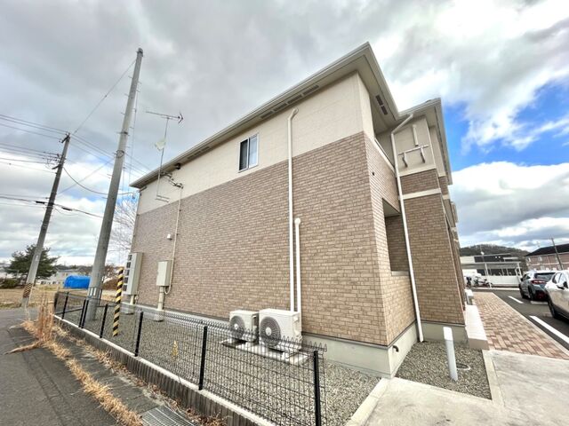 拡大写真：ヴァン　ヴェール 2階202の外観写真（昼）