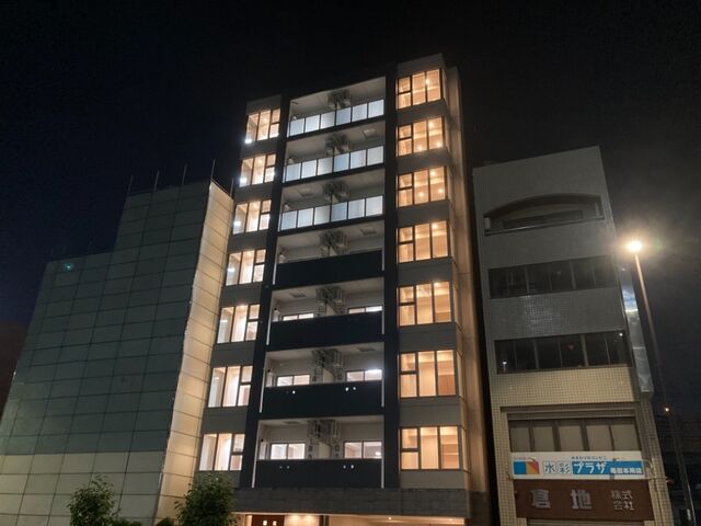 拡大写真:Chez KOTOBUKI -シェ・コトブキ- 5階501の外観写真(夜)