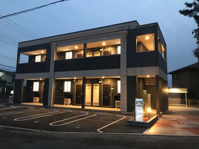 拡大写真:アルシオーネ 2階203の外観写真(夜)