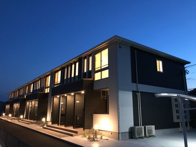 拡大写真:リーゾス 1階107の外観写真(夜)