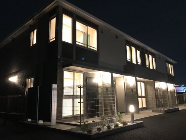 拡大写真:グラナティス 1階103の外観写真(夜)