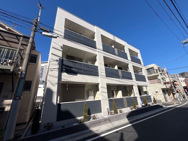 拡大写真：ｖｉｖｉｃｏ　-ヴィヴィコ- 1階102の外観写真（昼）