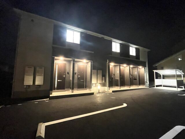 拡大写真:グランデージ松ヶ丘 1階103の外観写真(夜)