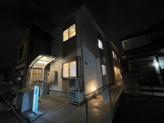 拡大写真:オーレ瑞穂 2階202の外観写真(夜)