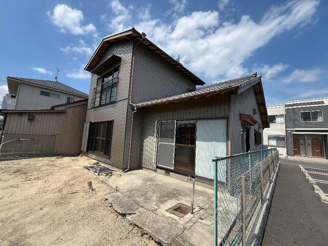 拡大写真：愛西市勝幡町新町 2階1の外観写真（昼）