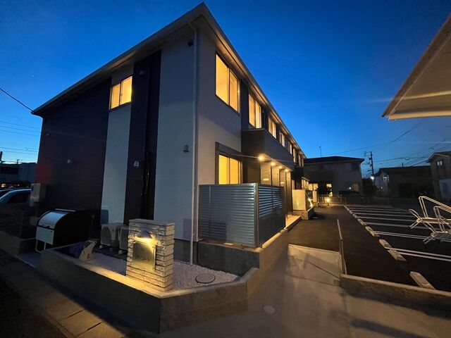 拡大写真:M’sコート 2階205の外観写真(夜)