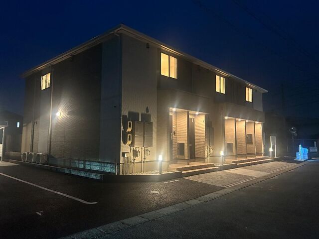 拡大写真:リバティーハイム 2階202の外観写真(夜)