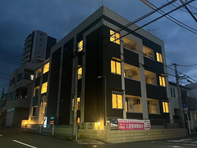拡大写真:ボナール久保町 3階301の外観写真(夜)