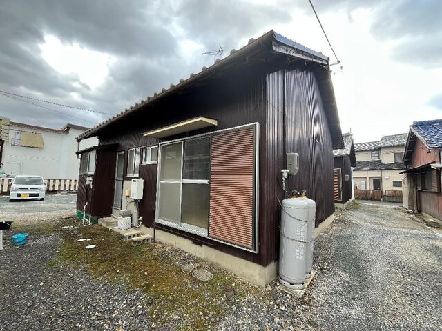 拡大写真:愛西市北一色町証文 1階2の外観写真(昼)
