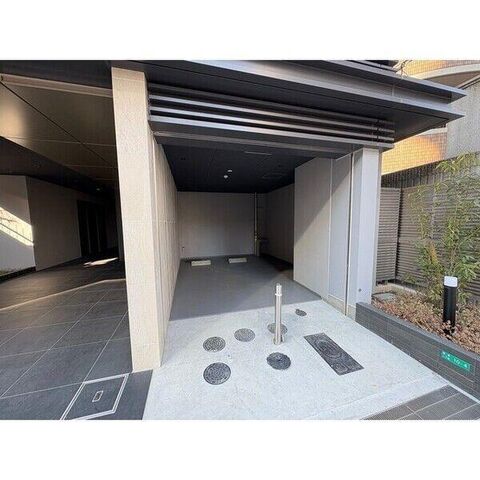 拡大写真:シーズンフラッツ新大阪 6階601の外観写真(昼)