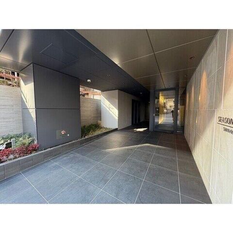 拡大写真:シーズンフラッツ新大阪 6階601の外観写真(昼)