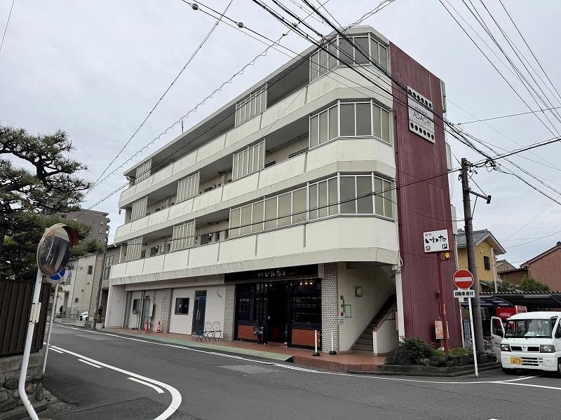 写真:マンションADACHIの外観