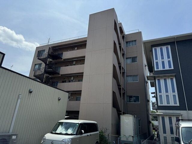 拡大写真：鎌田マンション 4階404の外観写真（昼）